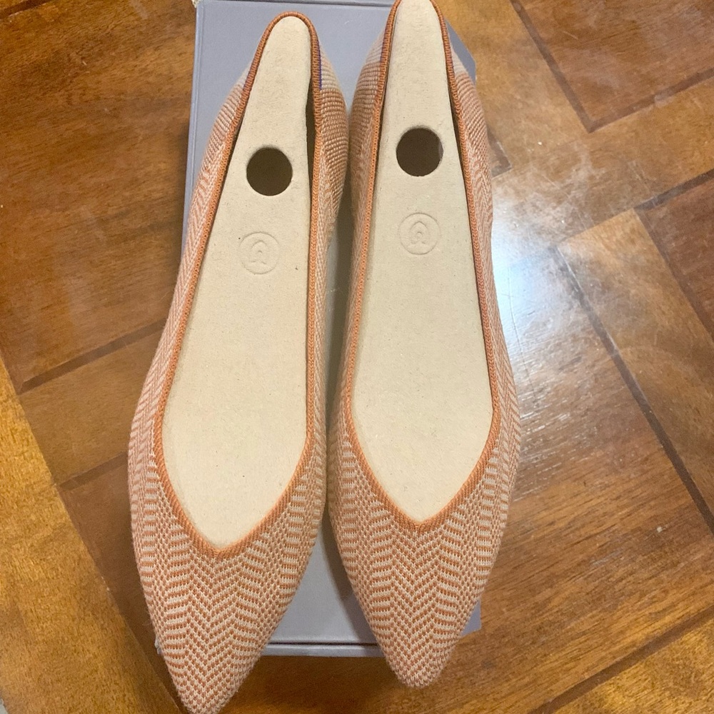 BNIB Rothy’s Camel Herringbone Points